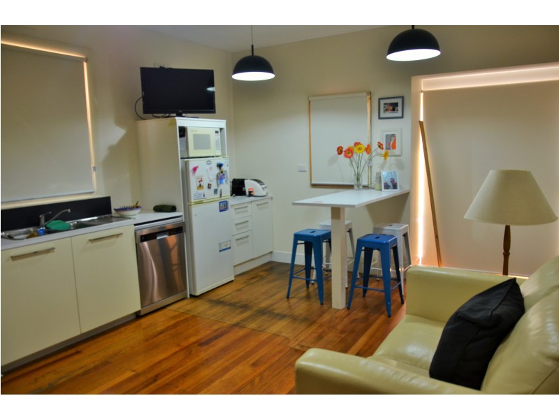 10 Hayes Parade, Pascoe Vale VIC 3044