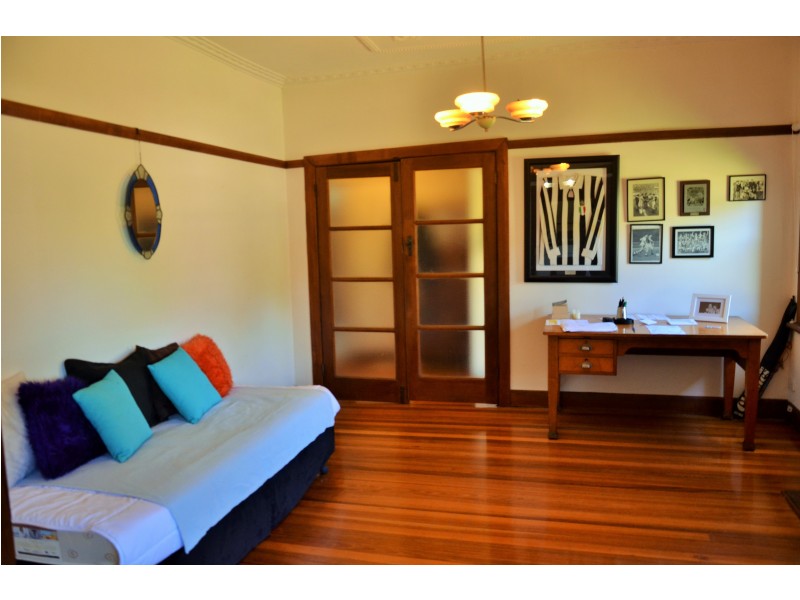 10 Hayes Parade, Pascoe Vale VIC 3044