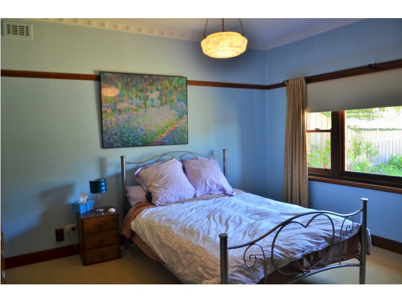 10 Hayes Parade, Pascoe Vale VIC 3044