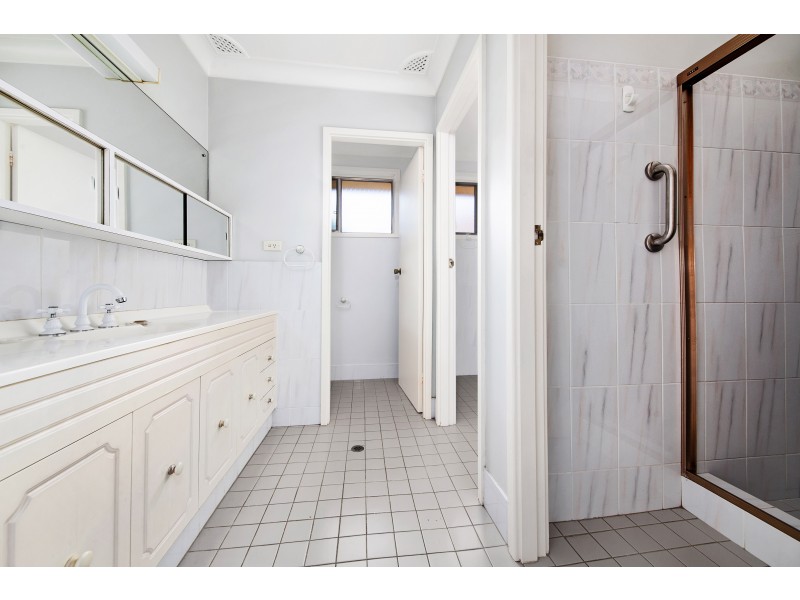 8 Queanbeyan Avenue, Miranda NSW 2228