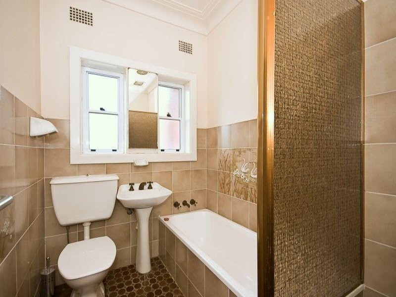 4 Lisbon Street, Sylvania NSW 2224