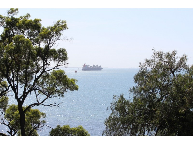 2/21 The Esplanade, Geelong VIC 3220