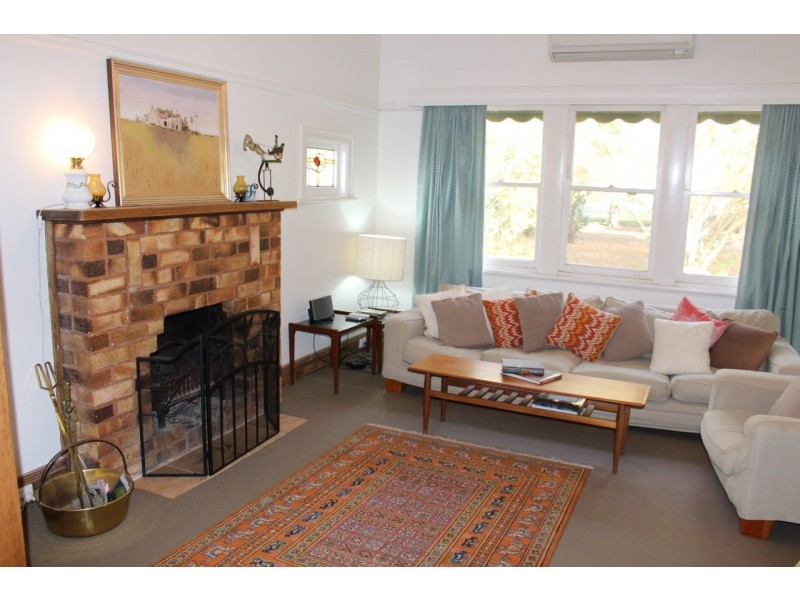 ‘GUMLEIGH’ 200 Weering School Road, Weering VIC 3251