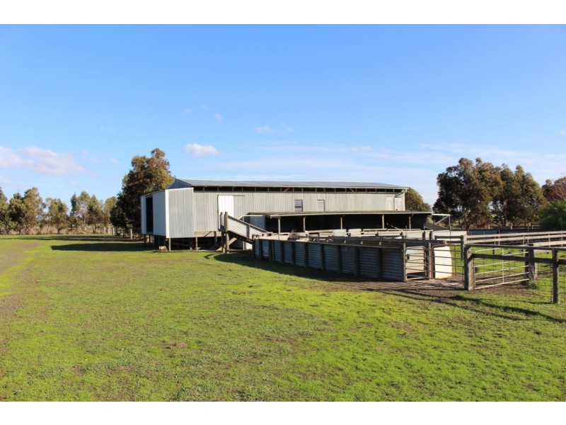 ‘GUMLEIGH’ 200 Weering School Road, Weering VIC 3251