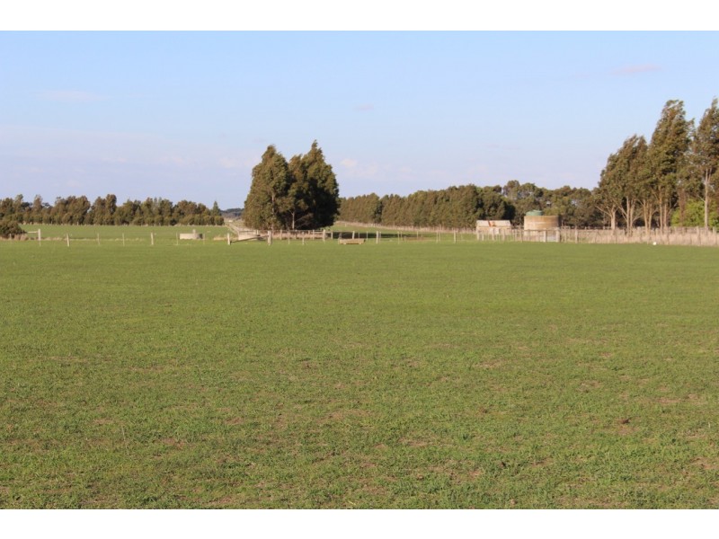 ‘GUMLEIGH’ 200 Weering School Road, Weering VIC 3251