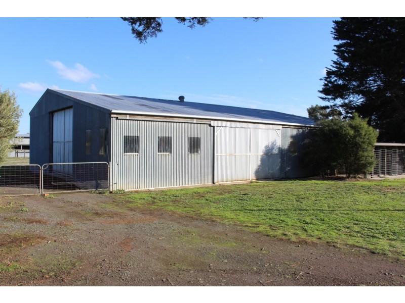 ‘GUMLEIGH’ 200 Weering School Road, Weering VIC 3251