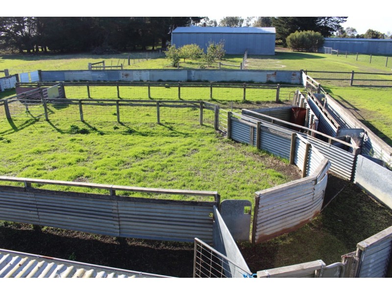 ‘GUMLEIGH’ 200 Weering School Road, Weering VIC 3251
