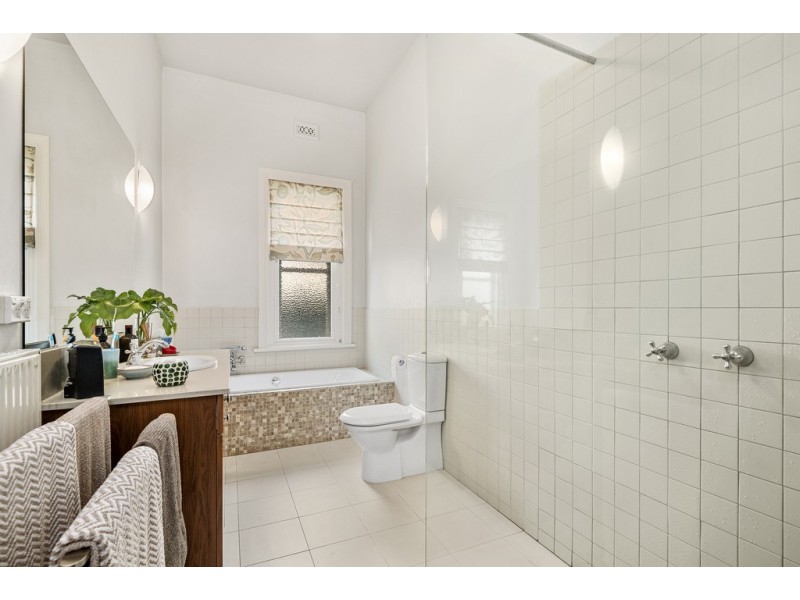 16 Beach Parade, Drumcondra VIC 3215