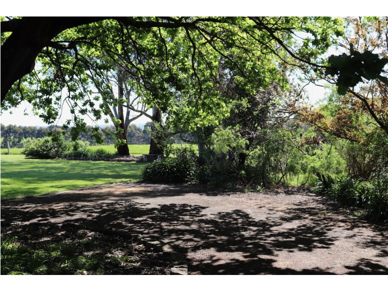 110 DRAPERS ROAD, Colac East VIC 3250