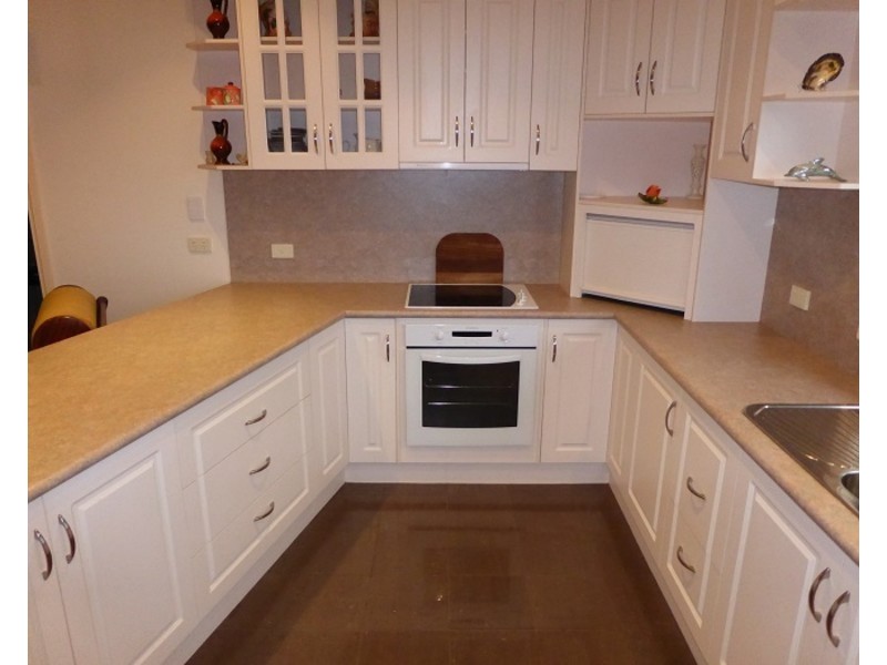 27 MOONAH AVENUE, Nelson VIC 3292