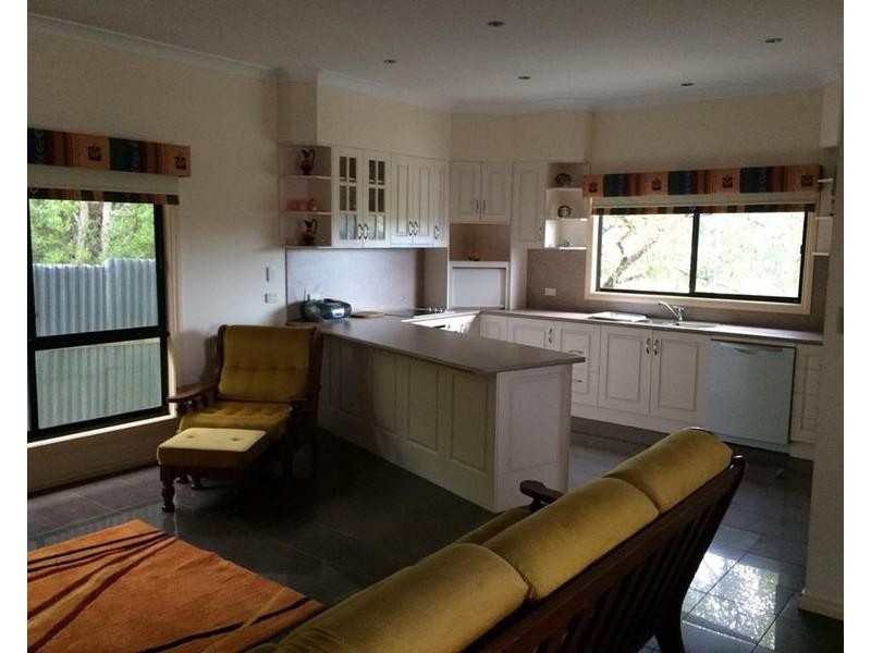 27 MOONAH AVENUE, Nelson VIC 3292