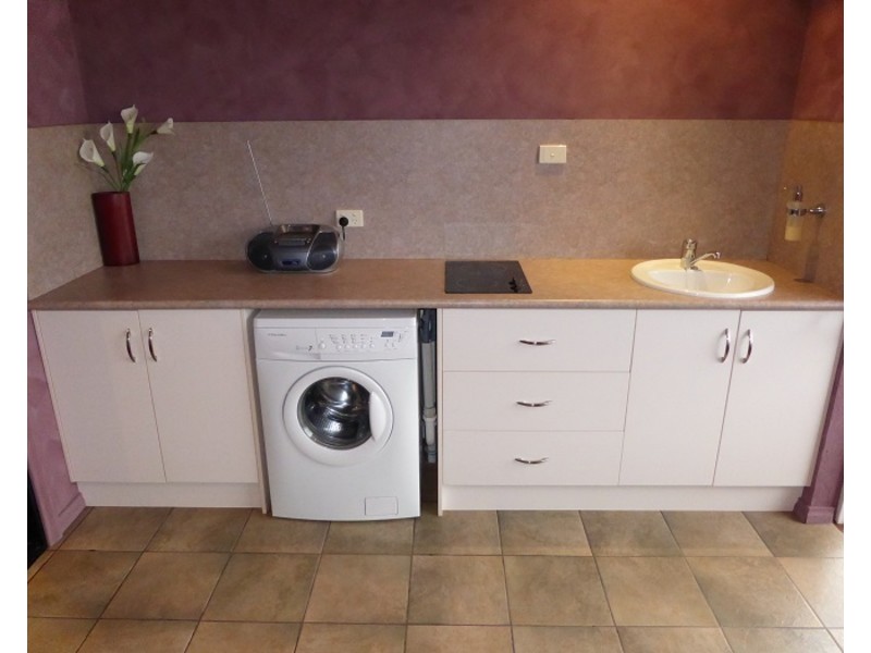 27 MOONAH AVENUE, Nelson VIC 3292