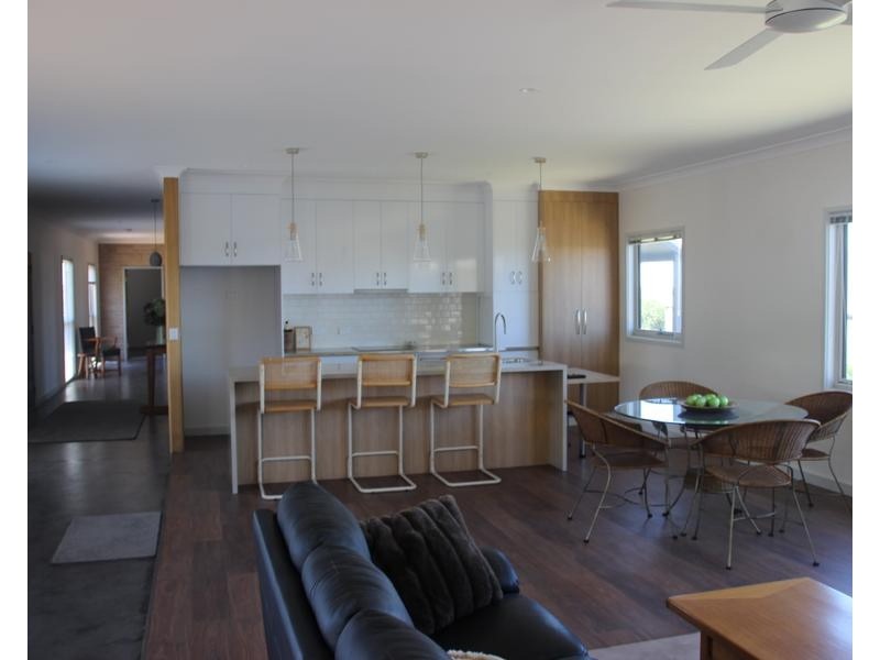 1 MEREDITH STREET, Nelson VIC 3292