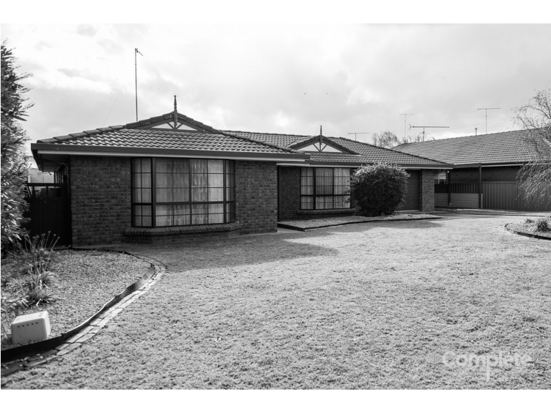 8 MONTEBELLO DRIVE, Mount Gambier SA 5290