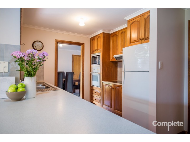 8 MONTEBELLO DRIVE, Mount Gambier SA 5290