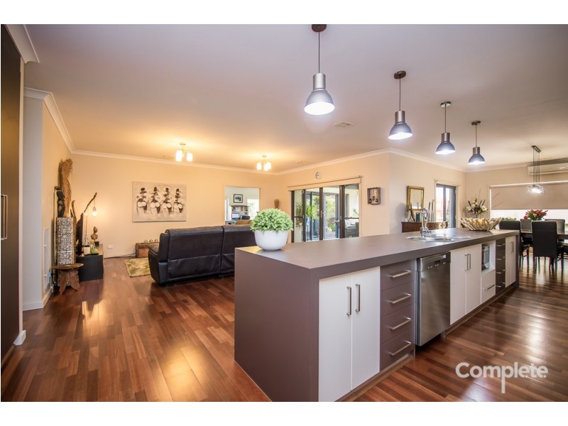 3 OAKRIDGE CRESCENT, Mount Gambier SA 5290