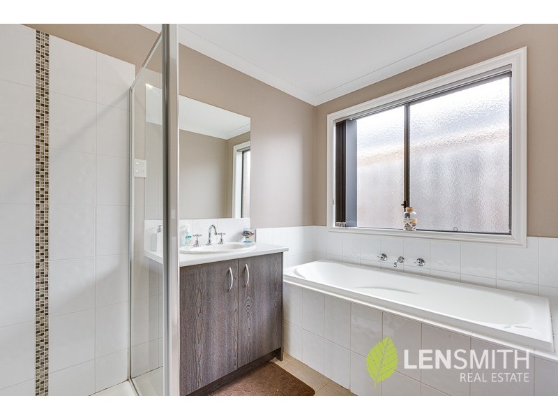 21 Lone Pine Square, Bacchus Marsh VIC 3340
