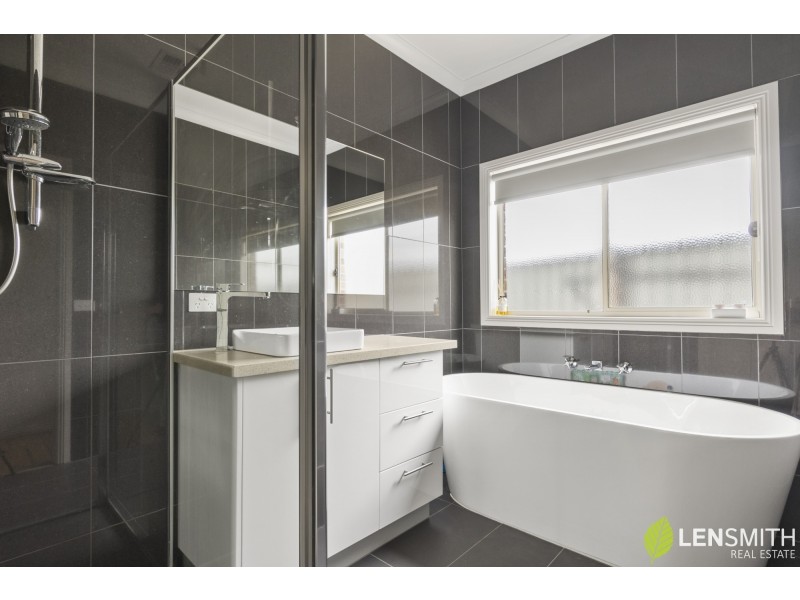 9 Mimulus Road, Bacchus Marsh VIC 3340