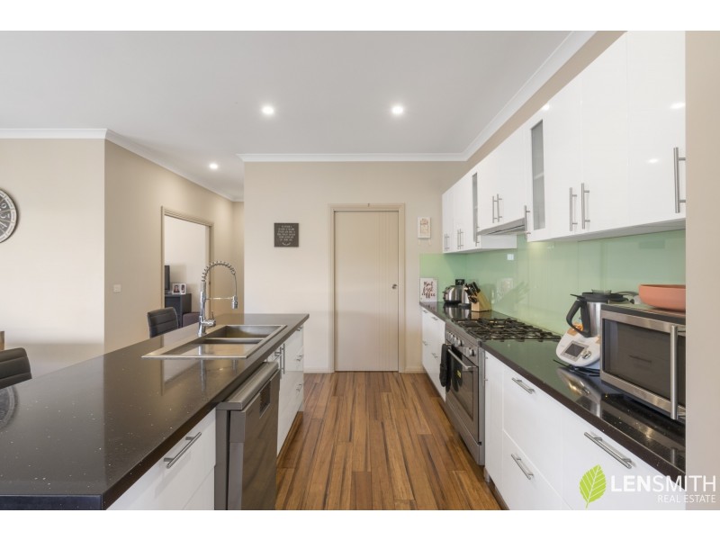 9 Mimulus Road, Bacchus Marsh VIC 3340