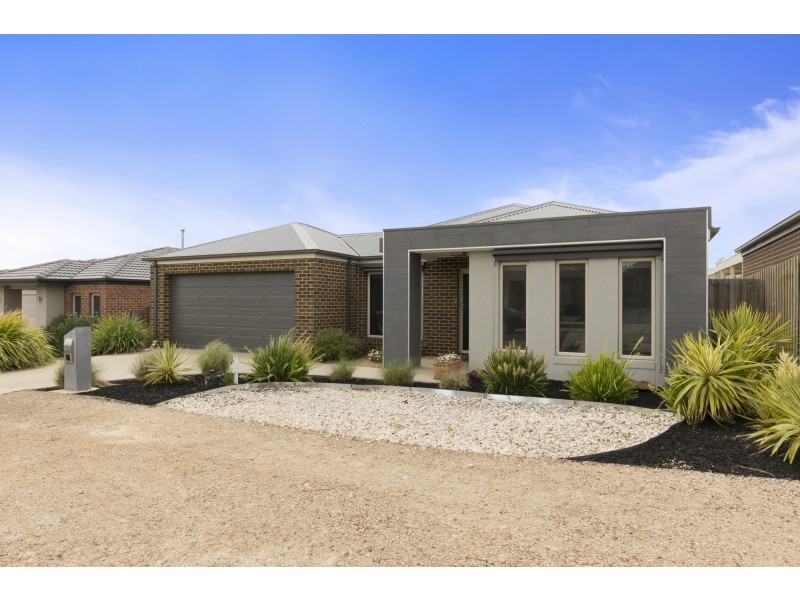 11 College  Square, Bacchus Marsh VIC 3340