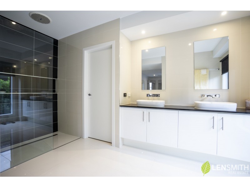 6 Iredell Court, Bacchus Marsh VIC 3340