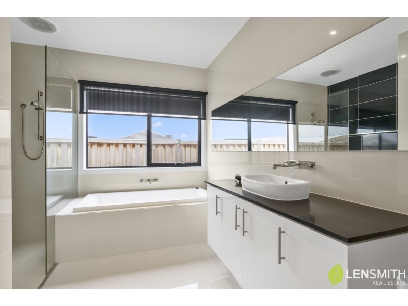 6 Iredell Court, Bacchus Marsh VIC 3340