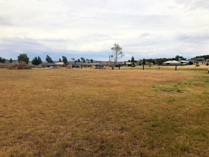 128 Holts Lane, Bacchus Marsh VIC 3340