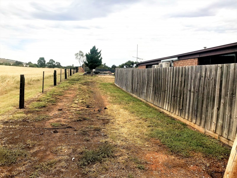 128 Holts Lane, Bacchus Marsh VIC 3340