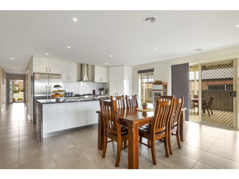 11 College  Square, Bacchus Marsh VIC 3340