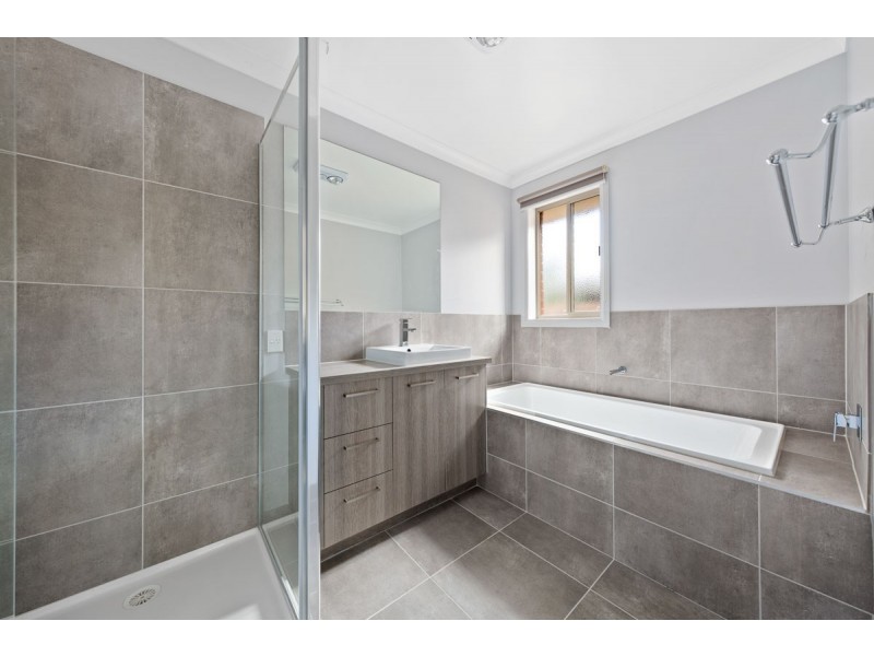 2/4 Napier Street, Bacchus Marsh VIC 3340