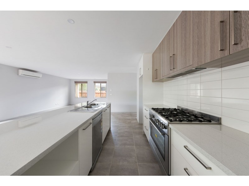 2/4 Napier Street, Bacchus Marsh VIC 3340