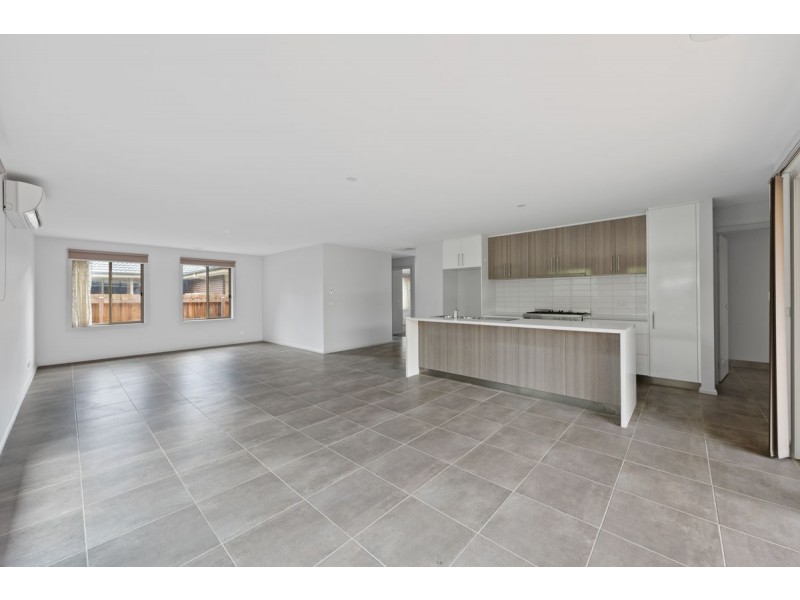 2/4 Napier Street, Bacchus Marsh VIC 3340