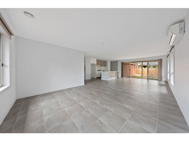 2/4 Napier Street, Bacchus Marsh VIC 3340