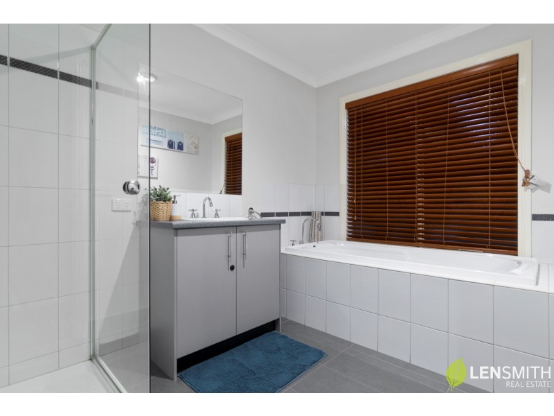 18 Silverdale Drive, Darley VIC 3340