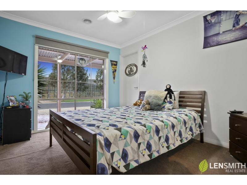 18 Silverdale Drive, Darley VIC 3340
