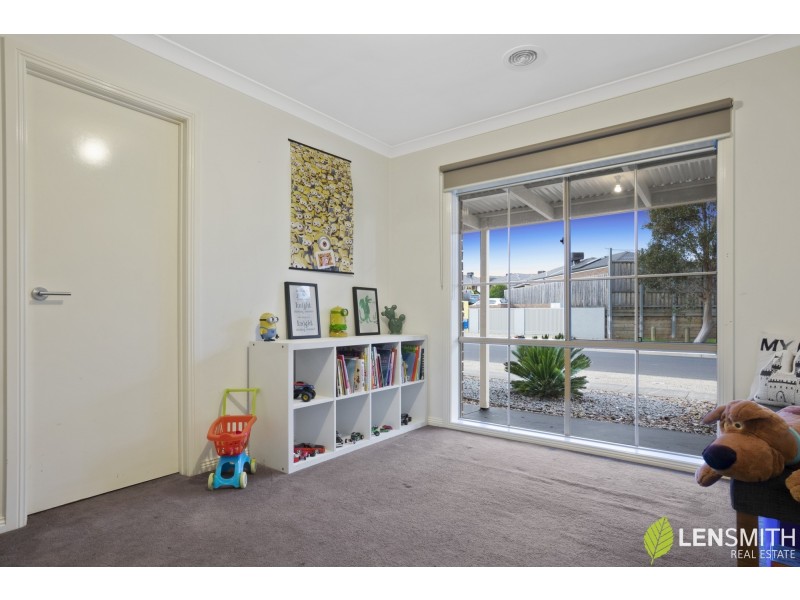 18 Silverdale Drive, Darley VIC 3340