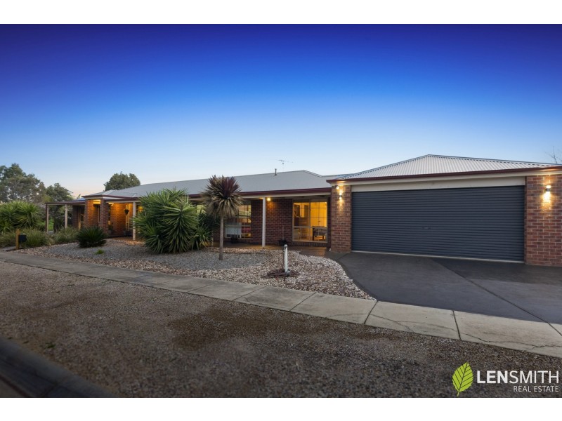 18 Silverdale Drive, Darley VIC 3340