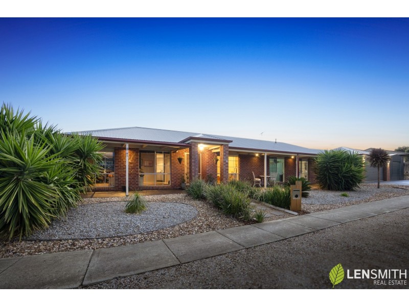 18 Silverdale Drive, Darley VIC 3340