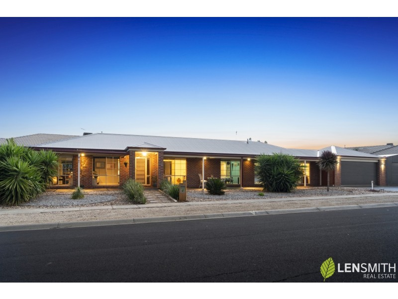 18 Silverdale Drive, Darley VIC 3340