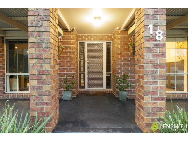 18 Silverdale Drive, Darley VIC 3340