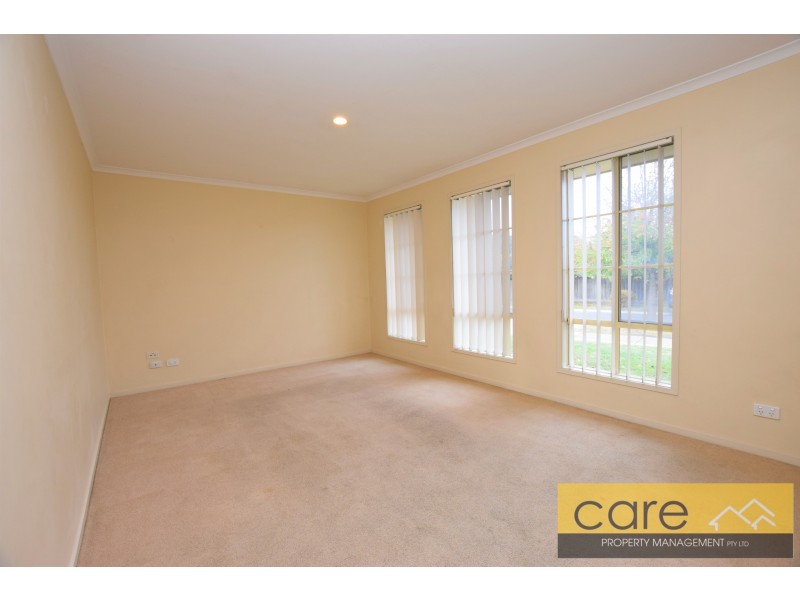 8 The Glade, Hampton Park VIC 3976