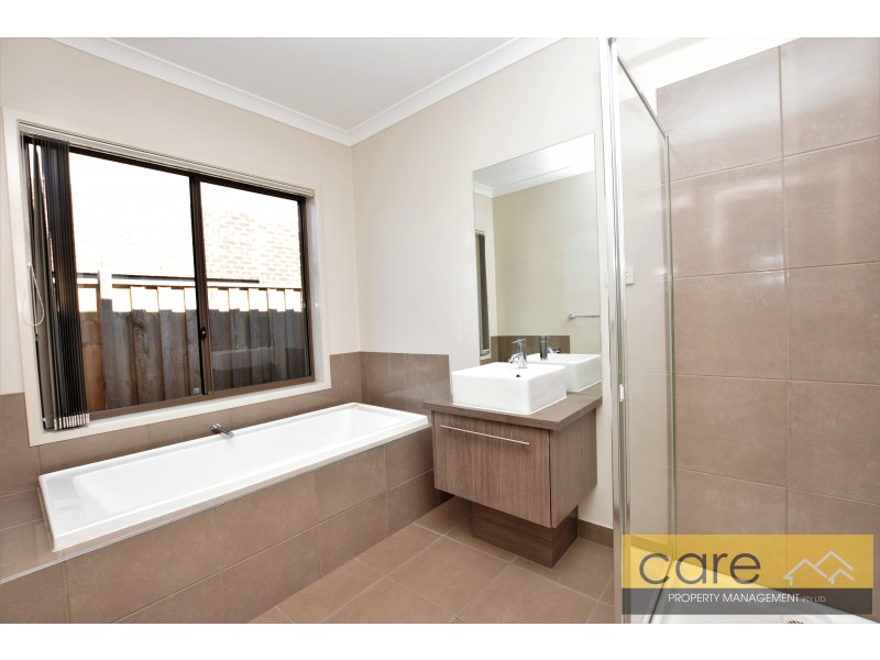 38 Peridot Avenue, Officer VIC 3809