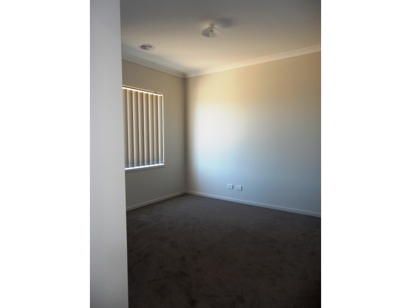 38 Peridot Avenue, Officer VIC 3809