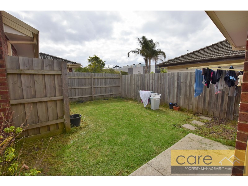 2/63 Cranbourne Drive, Cranbourne VIC 3977