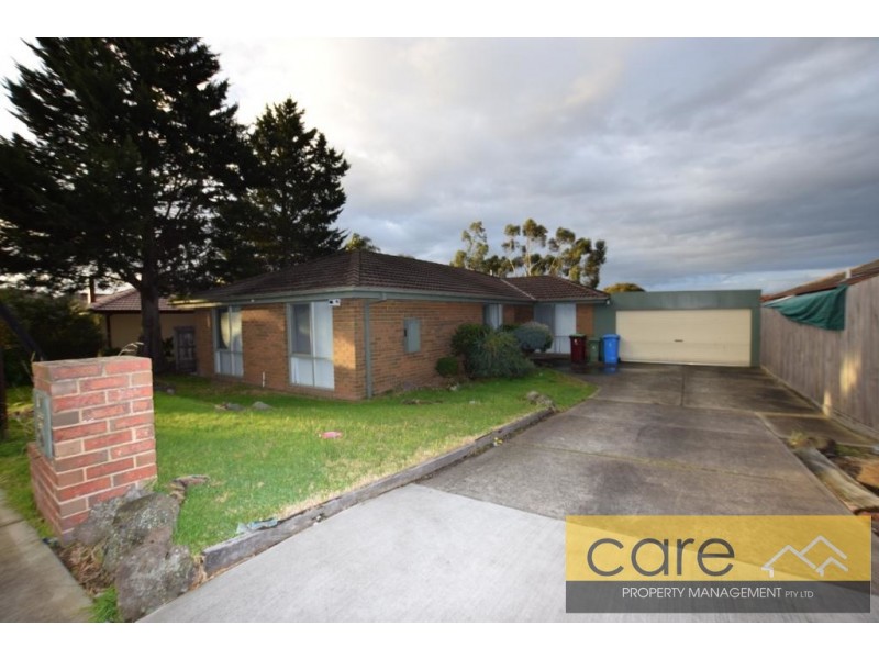 17 Blackwood Drive, Hampton Park VIC 3976