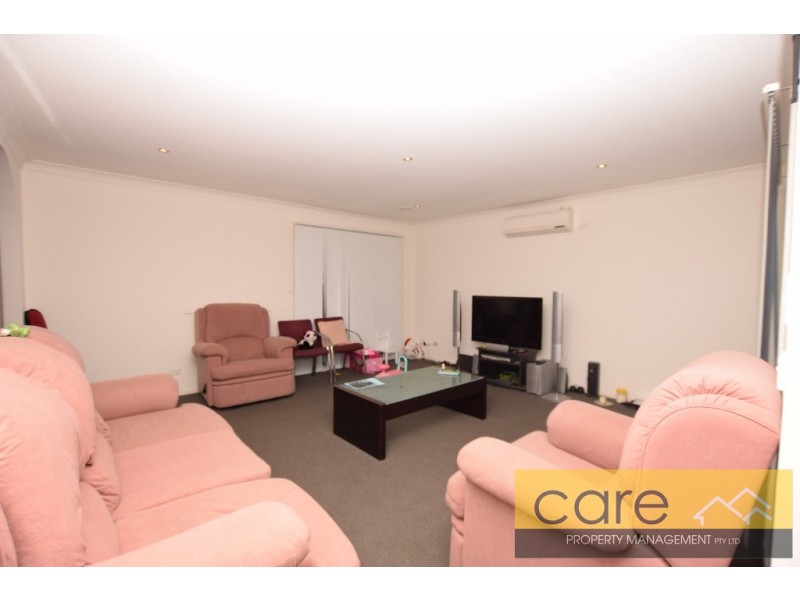 17 Blackwood Drive, Hampton Park VIC 3976