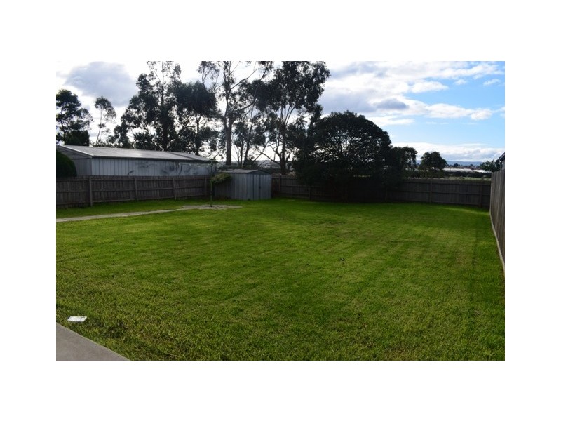 17 Blackwood Drive, Hampton Park VIC 3976
