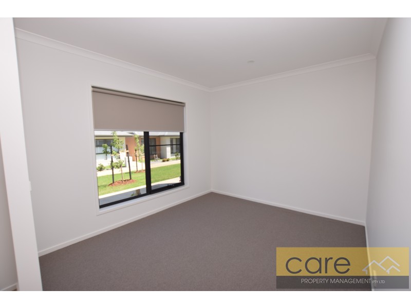 18 SUPPLEJACK WALK, Cranbourne North VIC 3977