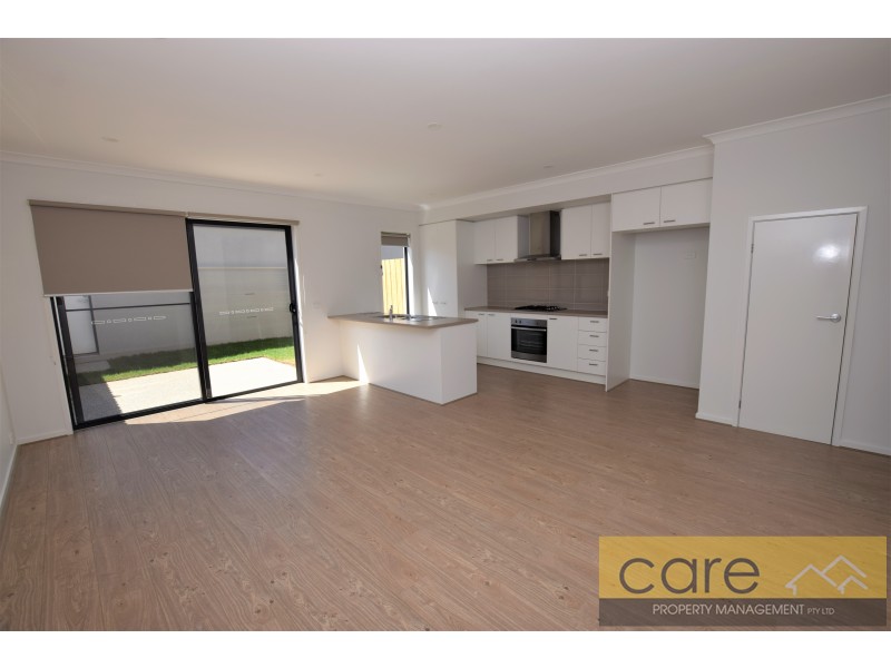 18 SUPPLEJACK WALK, Cranbourne North VIC 3977