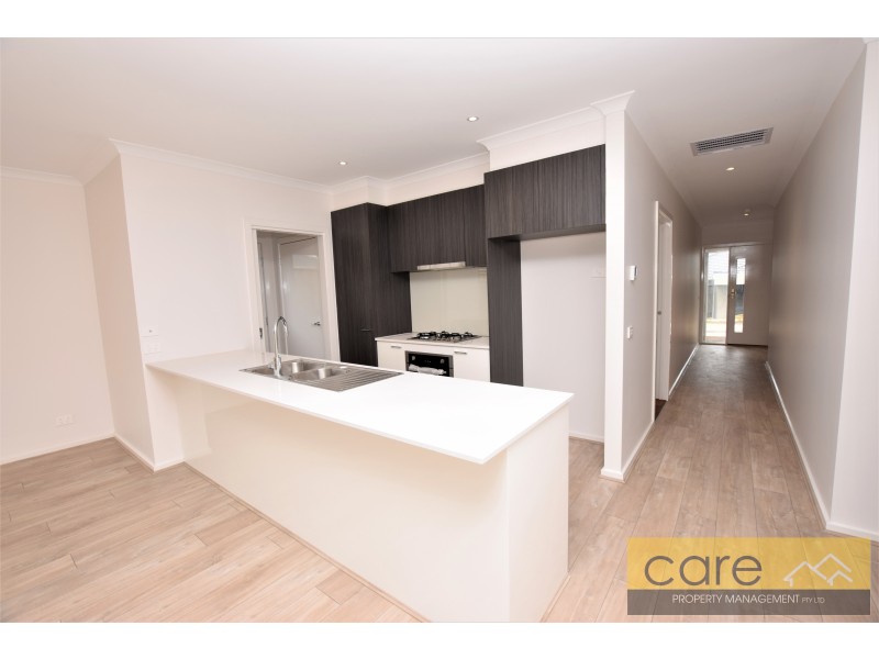 4 KATE AVENUE, Hampton Park VIC 3976